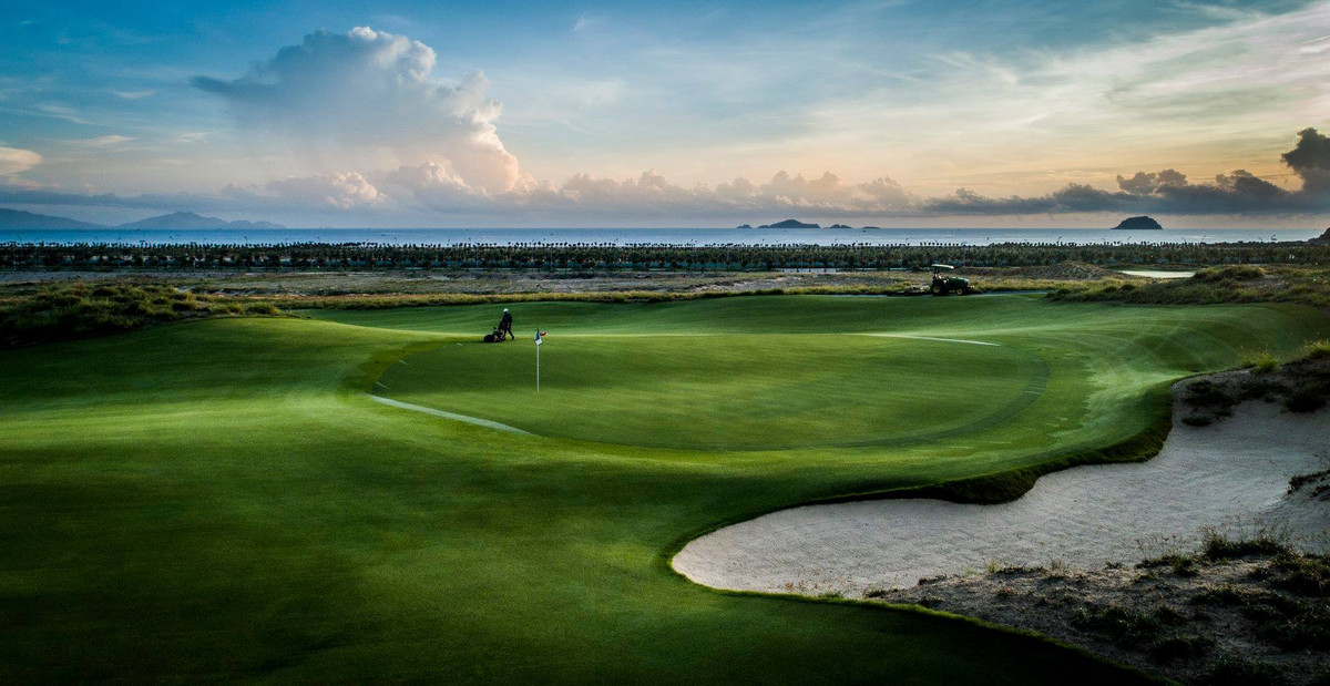 Dự án bao gồm các chức năng khách sạn 4 và 5 sao, câu lạc bộ Golf, khu thương mại dịch vụ, căn hộ, villa, shophouse, đất nền, công viên giải trí, condotel… Ảnh: Alegolf.