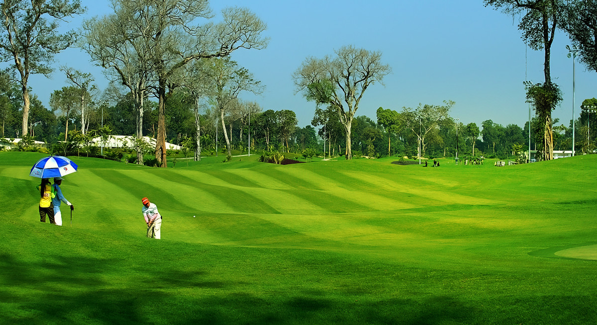 Thu hút đông đảo khách trong và ngoài nước, doanh thu hàng năm từ sân golf Long Thành đều tăng theo cấp số nhân, từ mức 10,7 tỷ đồng năm 2004 lên gấp 8,5 lần, đạt mức 526 tỷ đồng trong năm 2008. Ảnh: Chudu24.