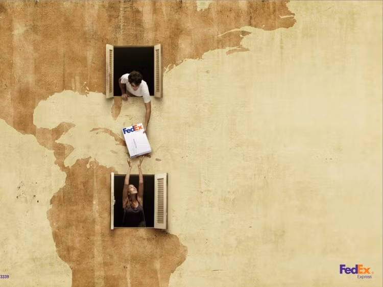 Hãng vận chuyển FedEx gửi thông điệp họ có thể giao hàng trên khắp thế giới, như hàng xóm của bạn vậy.