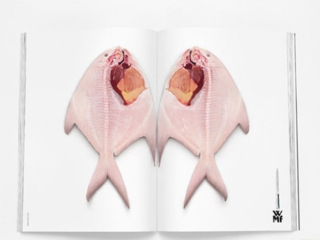 Hãng đồ dùng nhà bếp của WMF (Đức) sử dụng hai trang giấy để nhấn mạnh độ sắc của dao.