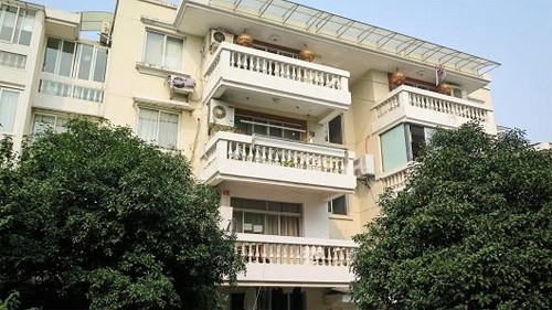 Trước đó, thuở mới bắt đầu lập nghiệp, nhà sáng lập Alibaba từng sống trong căn hộ trên tầng hai khu chung cư ở Hàng Châu (Trung Quốc). Ảnh: CNBC.