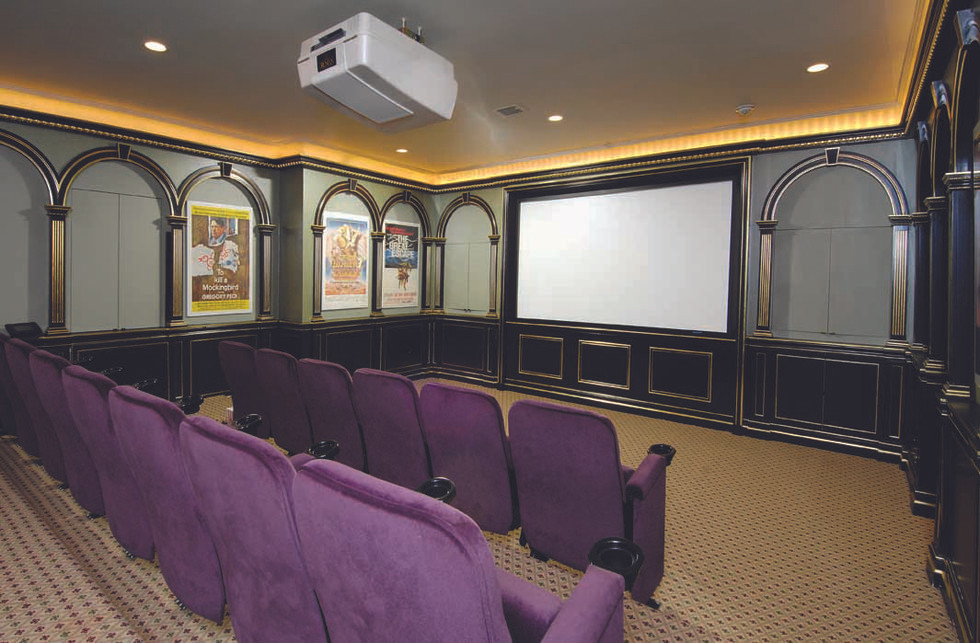 Thậm chí, bên trong biệt thự còn có rạp hát.