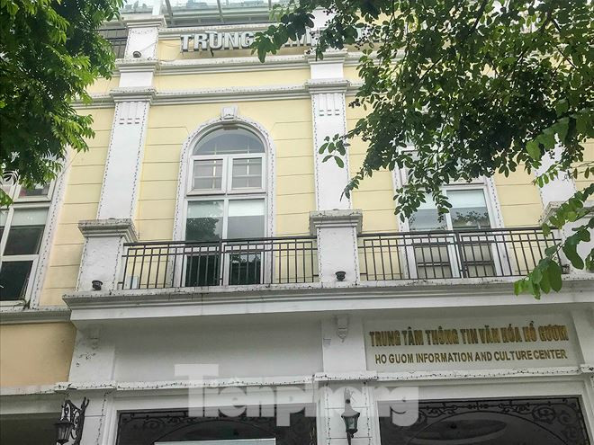 Trong thời gian chưa hoàn thiện xong các hồ sơ pháp lý có liên quan để giao cơ sở nhà, đất tại số 02 phố Lê Thái Tổ cho Ban quản lý khu vực Hồ Hoàn Kiếm trục tiếp quản lý, sử dụng, UBND quận Hoàn Kiếm không được sử dụng cơ sở nhà đất tại số 02 Lê Thái Tổ vào mục đích kinh doanh, cho thuê, liên doanh, liên kết theo quy định.