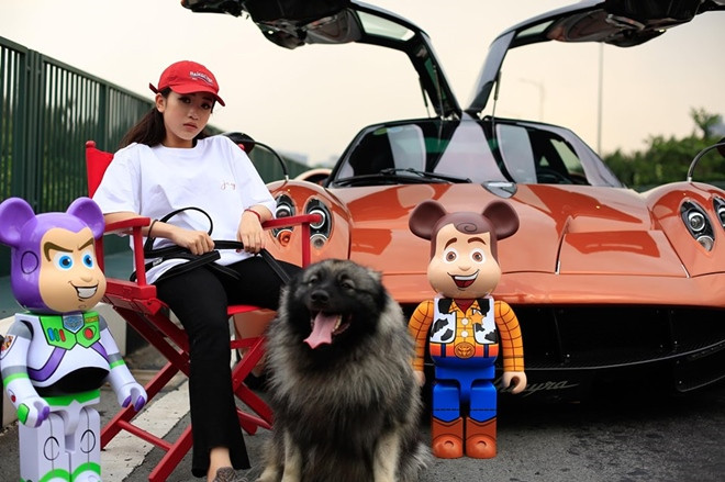 Hot girl 9X còn có niềm đam mê mãnh liệt với với quần áo, gấu mô hình Bearbrick, sneaker...Vietnamnet.