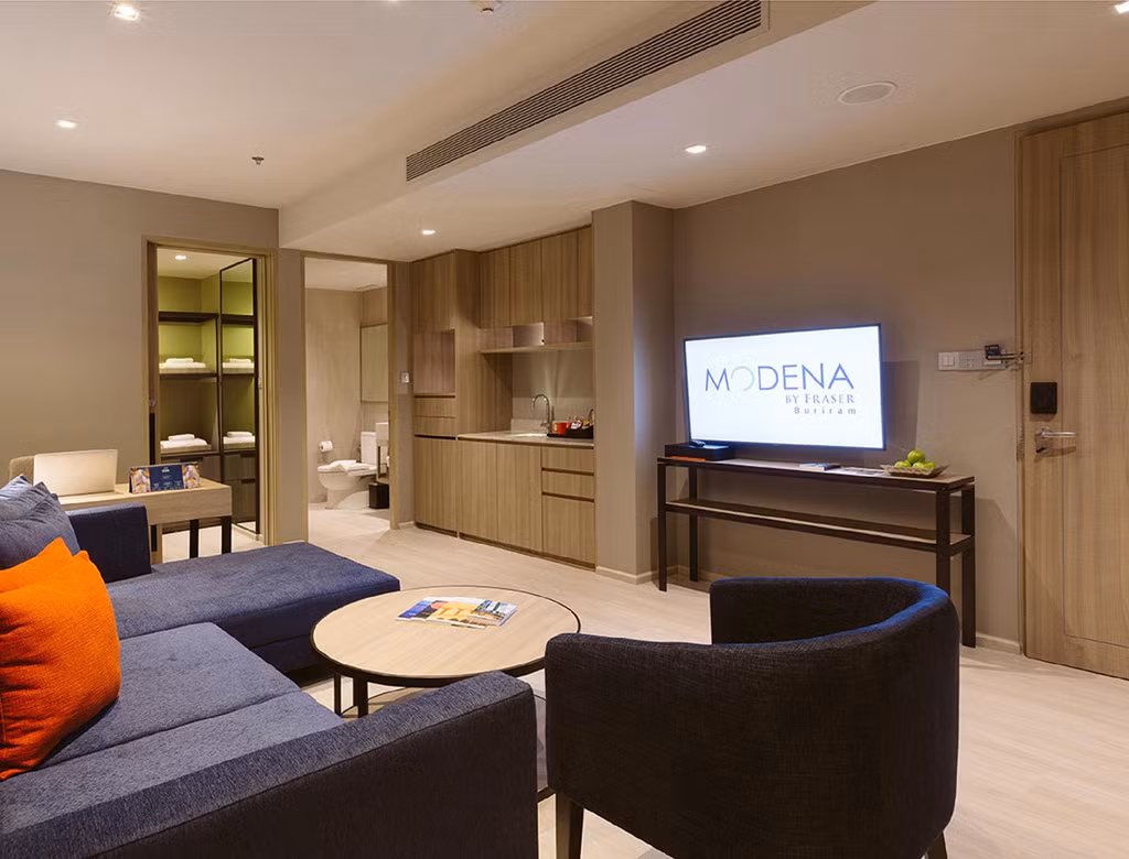 Phòng trong khách sạn đều đầy đủ tiện nghi, phù hợp với mọi kiểu khách, từ cổ động viên bóng đá đến người du lịch hay doanh nhân. Ảnh: Agoda.