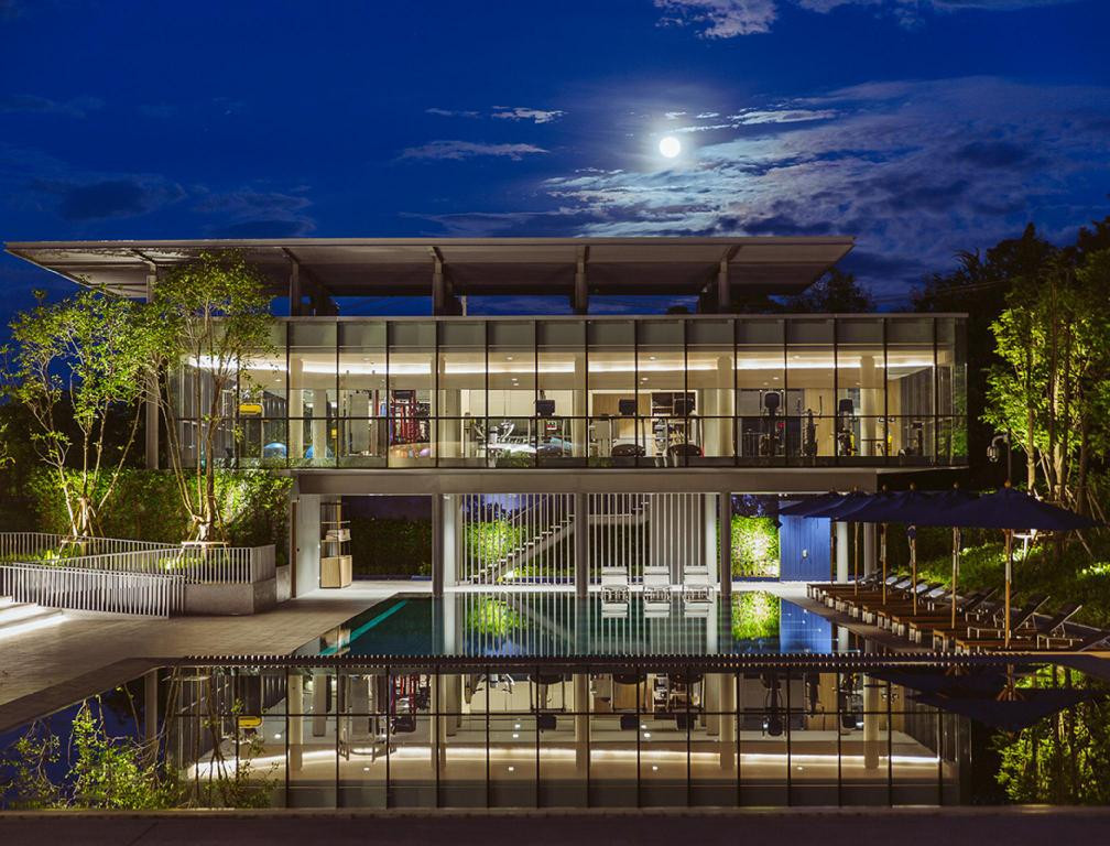 Đây là khách sạn 4 sao được xây dựng theo phong cách kiến trúc hiện đại. Ảnh: Agoda.