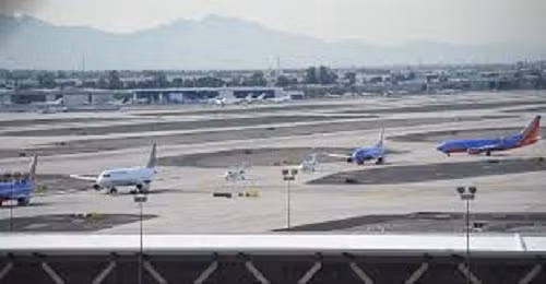 Ùn tắc giao thông lớn tại sân bay quốc tế Phoenix Sky Harbor (quận Maricopa, Arizona, Mỹ). Ảnh: Youtube.