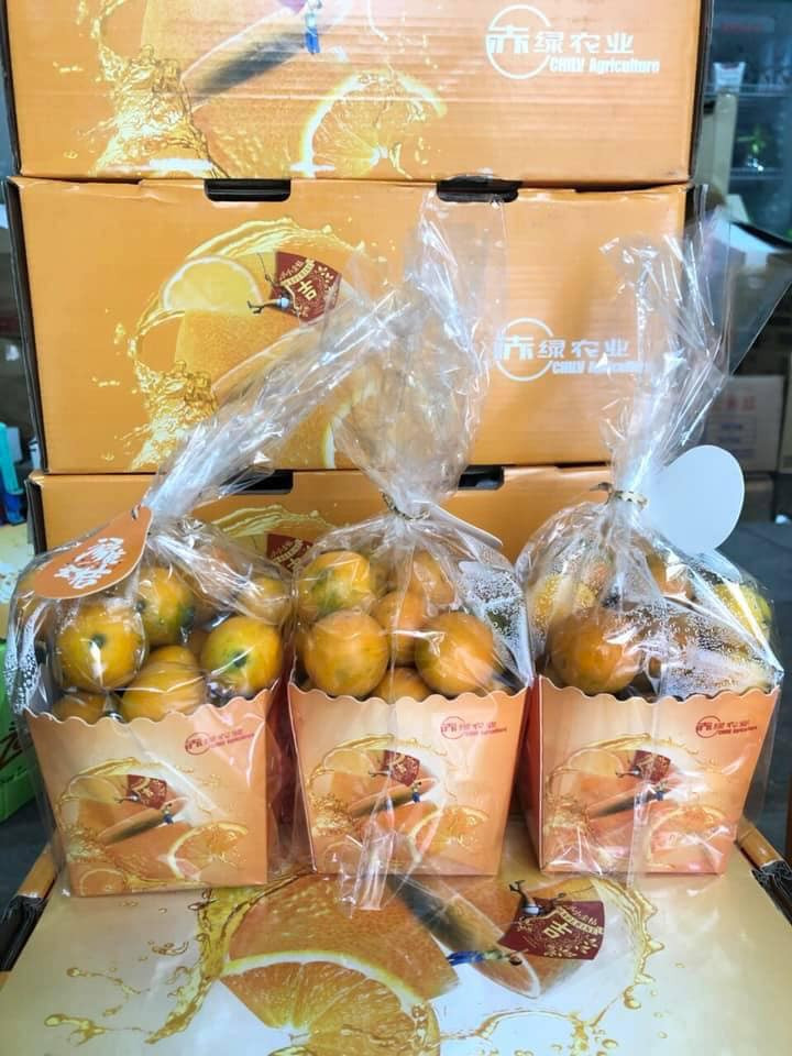 Chị Phương (Đông Ngạc, Nam Từ Liêm, Hà Nội) vừa đặt mua 2 hộp về ăn Tết cho biết: "Tôi được ăn thủ quát Đài Loan ở nhà một người bạn, thấy lạ và ngon nên quyết định mua cho cả nhà ăn thử". Ảnh: FB Nguyễn Thủy.