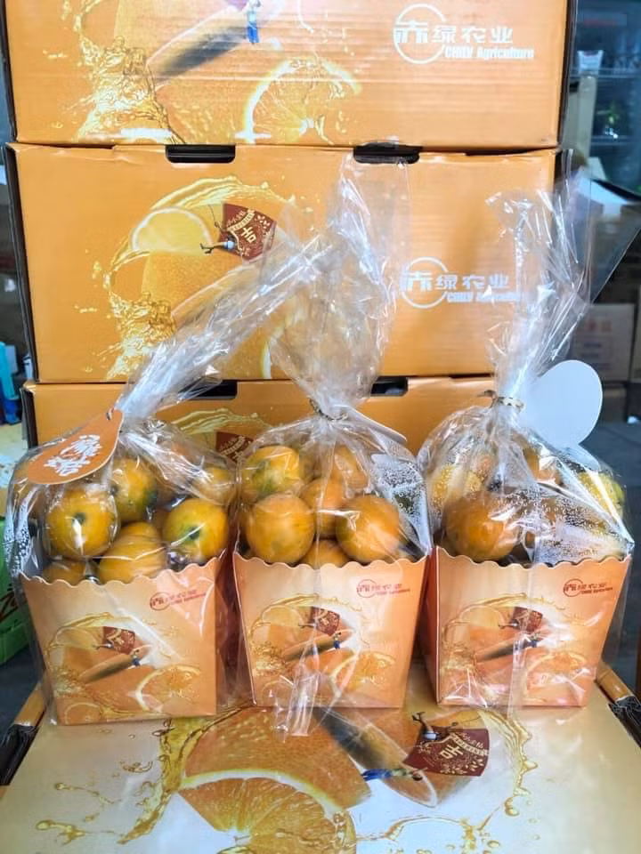 Chị Phương (Đông Ngạc, Nam Từ Liêm, Hà Nội) vừa đặt mua 2 hộp về ăn Tết cho biết: "Tôi được ăn thủ quát Đài Loan ở nhà một người bạn, thấy lạ và ngon nên quyết định mua cho cả nhà ăn thử". Ảnh: FB Nguyễn Thủy.