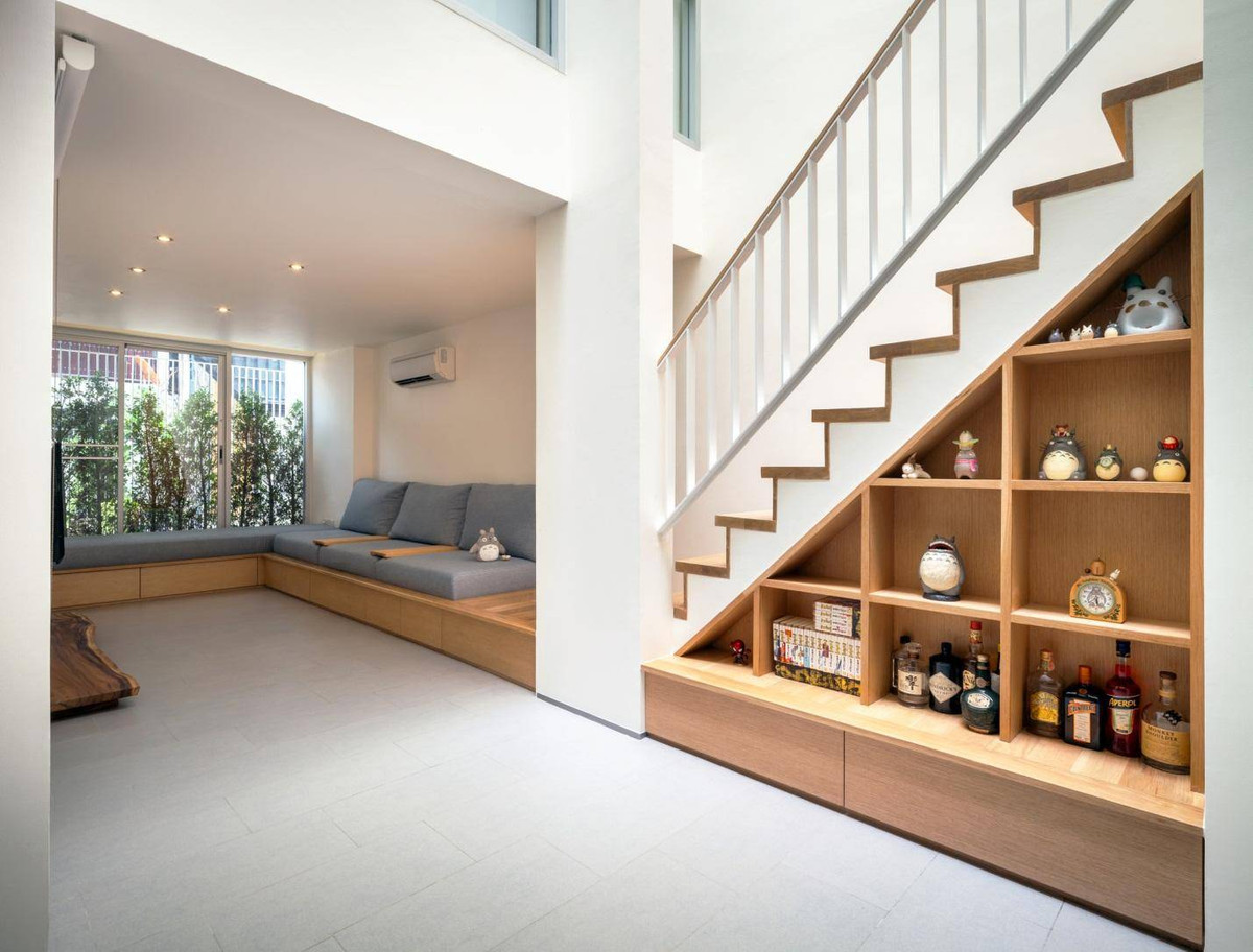 Kệ tủ âm tường vừa có tác dụng trang trí vừa giúp tiết kiệm chi phí.