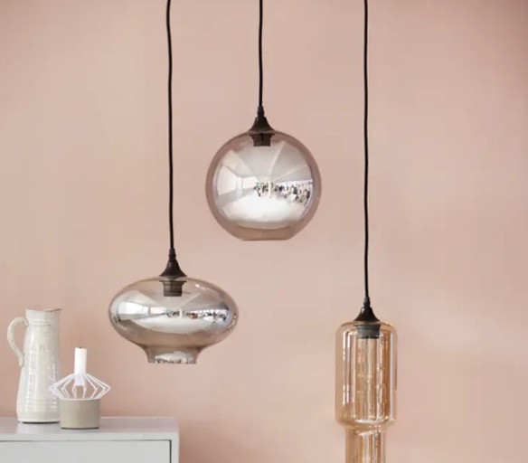 Thay chụp đèn cũ bằng những mẫu mã mới vừa tăng tính hiện đại vừa tiết kiệm.