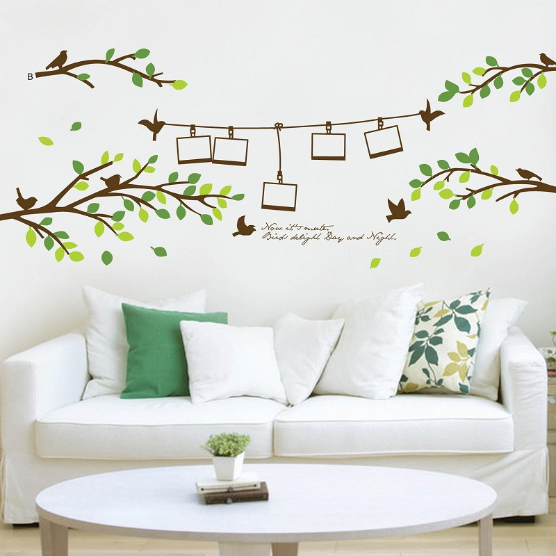 Một bức tranh đơn giản trên tường là ý tưởng không tồi trong phòng khách.