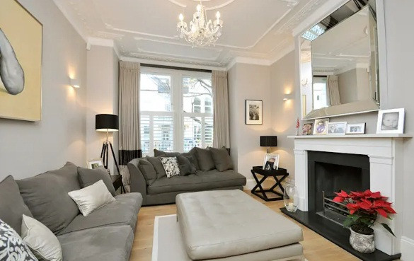 Rèm cửa lớn từ sàn đến kịch trần tạo ảo giác cửa sổ to rộng hơn, đồng thời tăng sự thống nhất các mảng miếng trong không gian. Nguồn ảnh: Homedit.