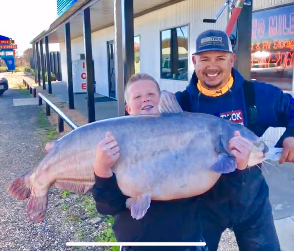 Be 13 tuoi cau duoc ca da tron to khung khiep, pha ky luc