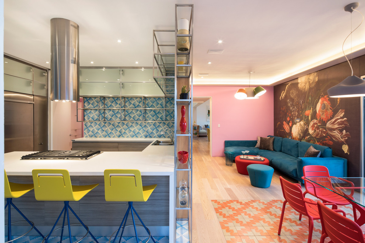 Nội thất trong nhà cũng được sử dụng với nhiều màu sắc khác nhau.