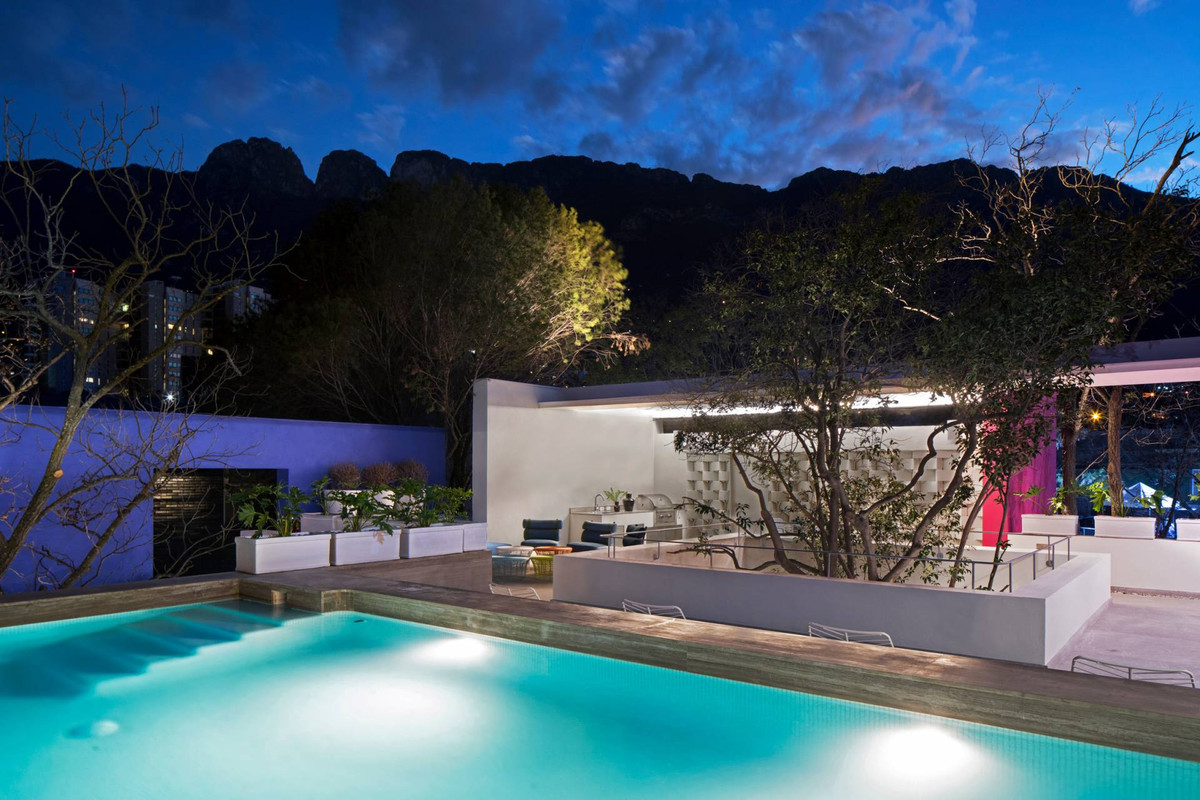 Tất cả các chi tiết đều chỉn chu và mang lại chiều sâu cho nhà phố. Nguồn ảnh: Dezeen.