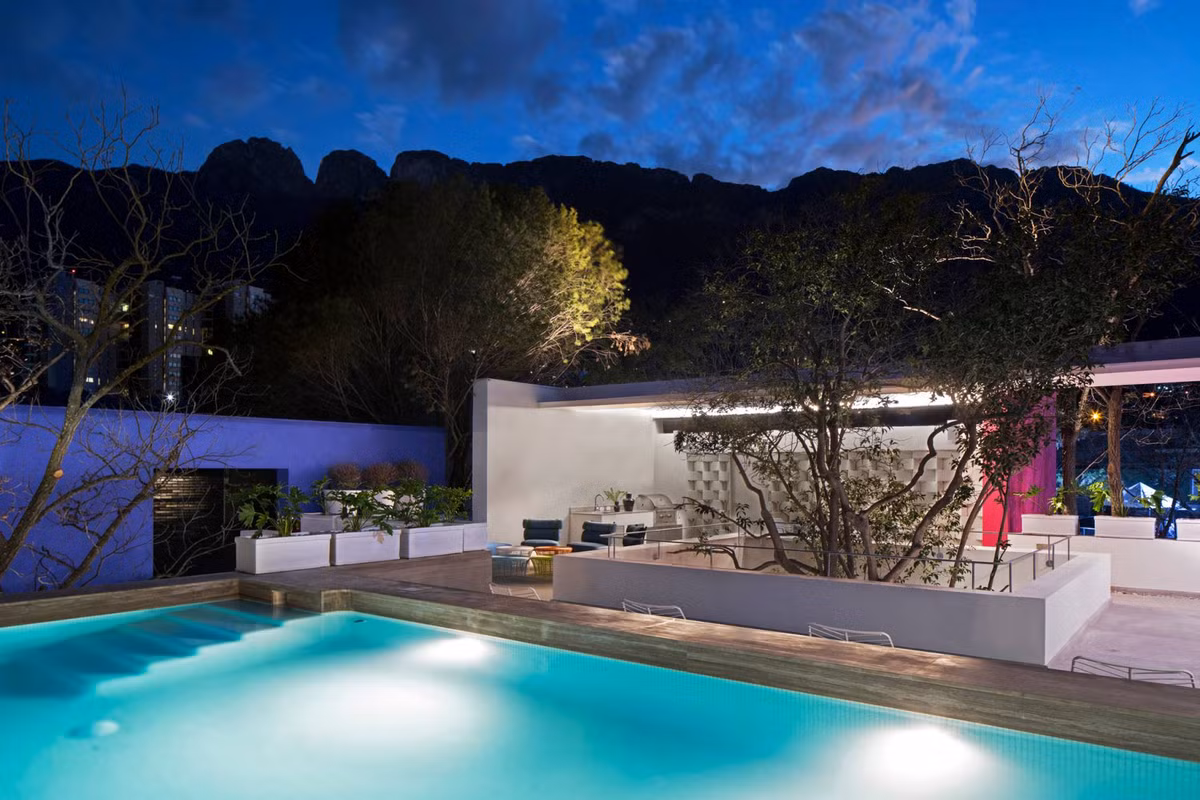 Tất cả các chi tiết đều chỉn chu và mang lại chiều sâu cho nhà phố. Nguồn ảnh: Dezeen.