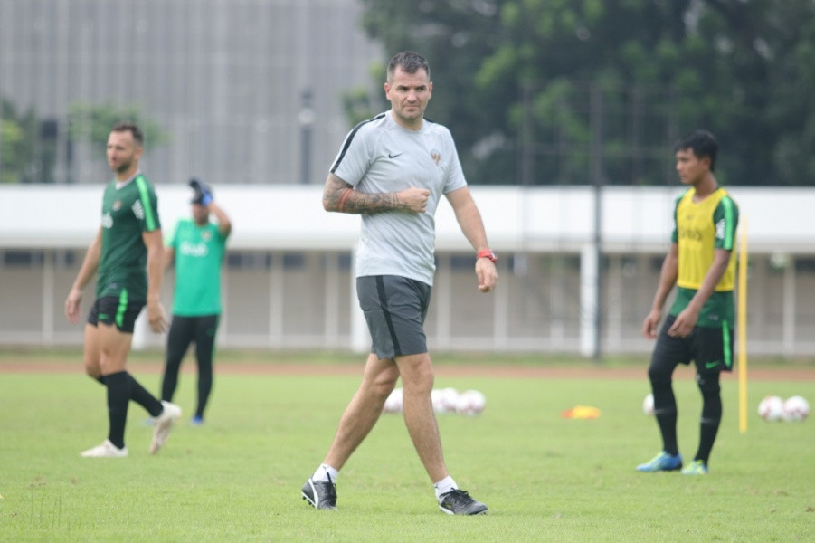 Sau khi không thể vượt qua vòng bảng taij AFF Cup 2018, LĐBĐ Indonesia đã quyết định sa thải HLV Bima Sakti và bổ nhiệm HLV Simon McMenemy thay thế. Ảnh: Foxsports