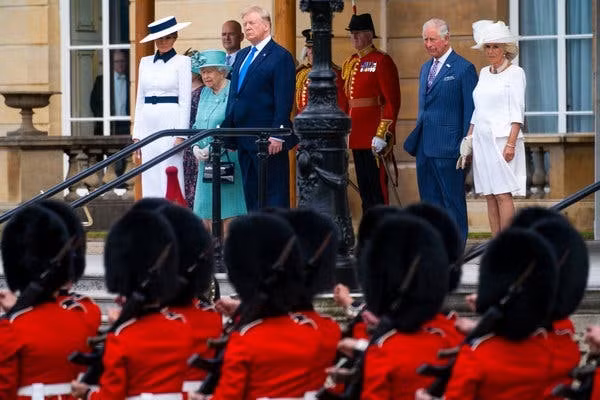 Chieu tro kinh dien cua ong Trump: “Loi dung” Hoang gia Anh?