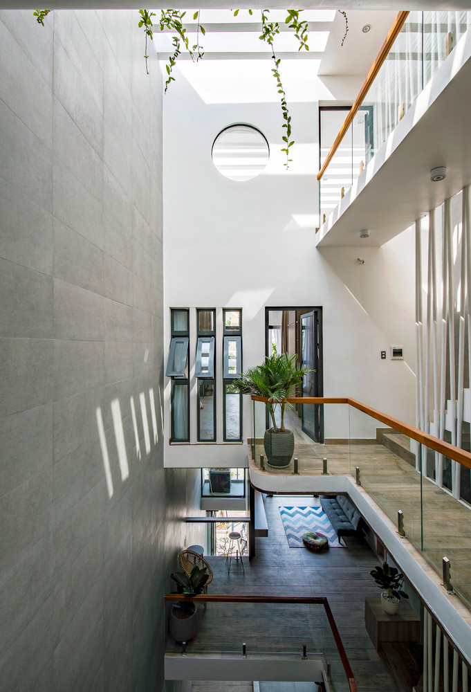 Thiết kế dưới dạng nhà ống nhưng điểm đặc biệt mà Connect House tạo ra là những khoảng giếng trời, cây xanh cho phép kết nối con người với con người cũng như con người với thiên nhiên.