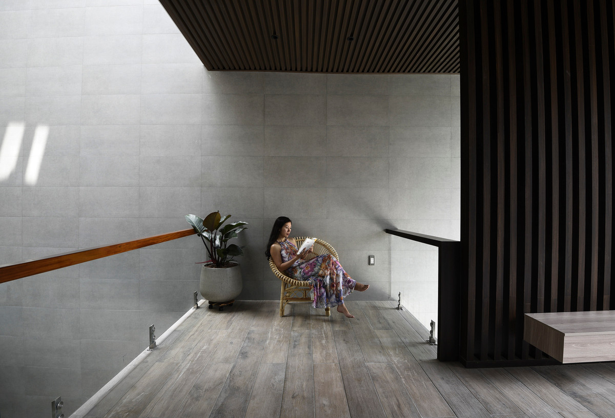 Góc đọc sách ngoài hành lang.