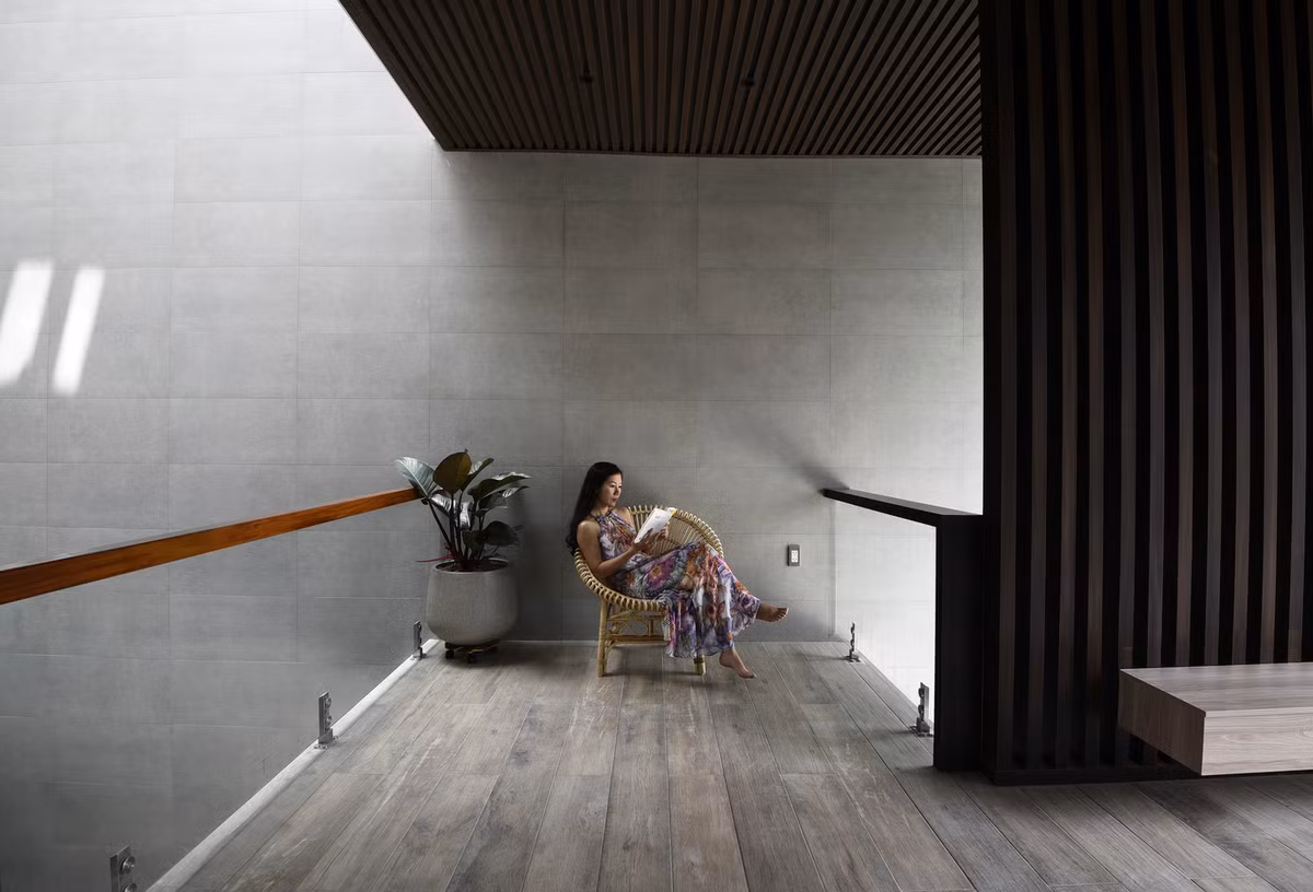 Góc đọc sách ngoài hành lang.