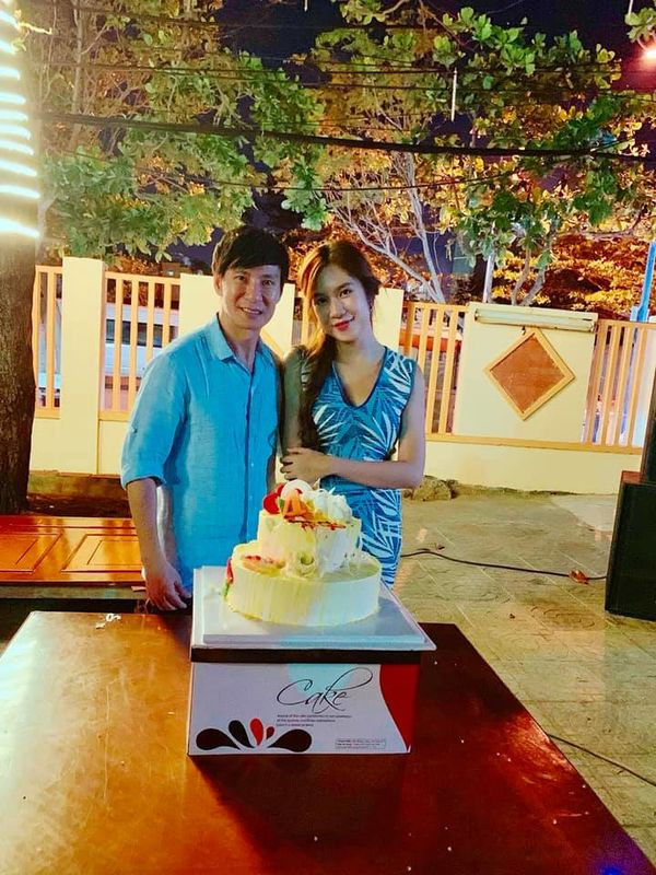 Khoảng sân mát mẻ, nhiều cây xanh khiến ai cũng thích thú.