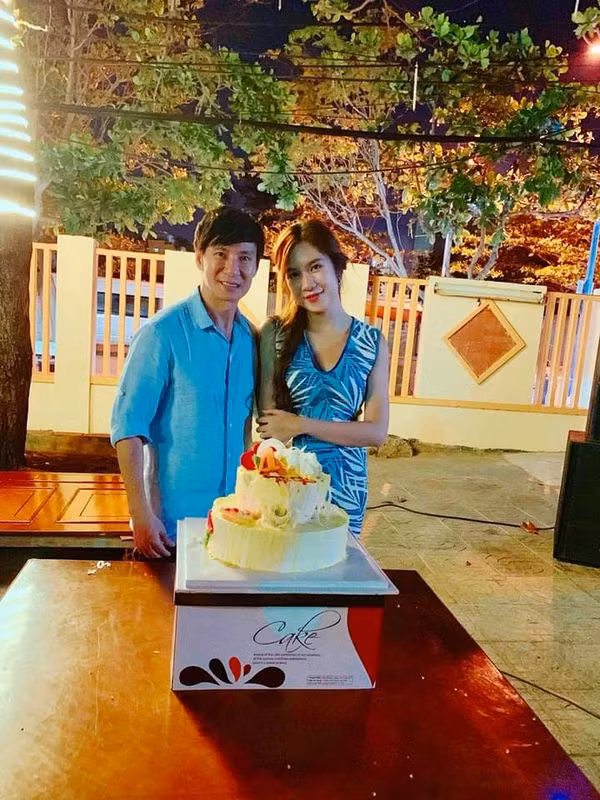 Khoảng sân mát mẻ, nhiều cây xanh khiến ai cũng thích thú.