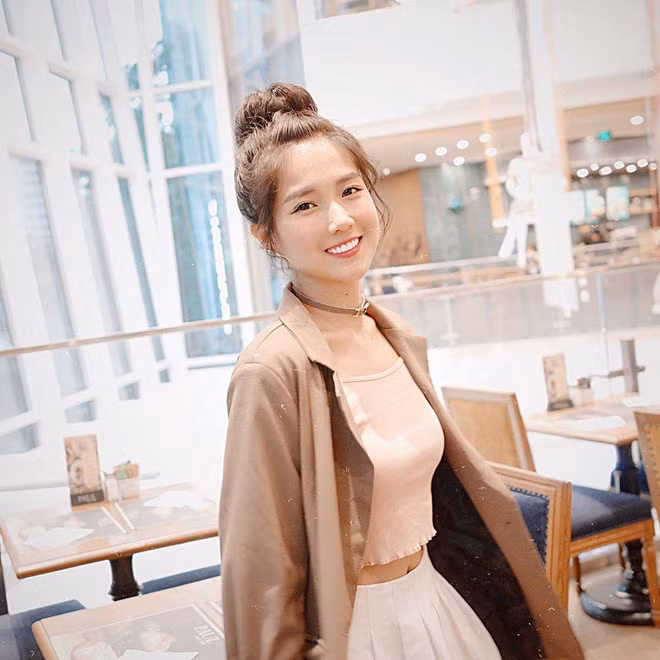 Cũng giống Jun Vũ, Kiều Trinh Xíu hiện tại không chỉ là hot girl hay mẫu ảnh, cô đã lấn sân sang con đường diễn viên và khá thành công. Tính tới thời điểm hiện tại, Kiều Trinh có những vai diễn đáng nhớ như: Phương Xù (Em chưa 18), Mi Trần (Ông ngoại tuổi 30).