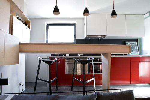 Phía trên là không gian phòng bếp.