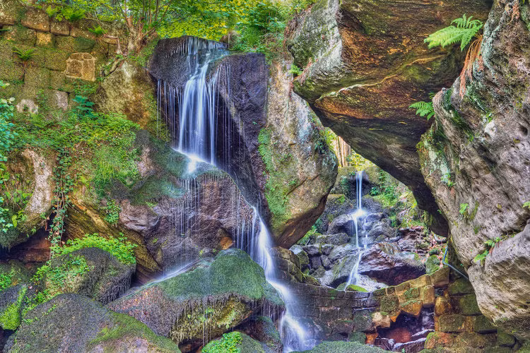 Nhiều người cho rằng, mức giá cao cho thấy lợi ích sức khỏe của nước đóng chai. Tuy nhiên, điều đó gần như không chính xác.