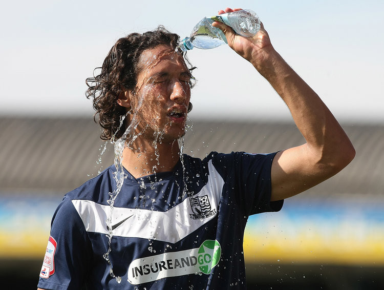 Ngoài ra, quá trình tạo nước đóng chai cũng mất nhiều thời gian và tốn kém. Các công ty Bắc Mỹ sử dụng 1,39 lít nước để tạo ra một lít các thứ đóng chai.