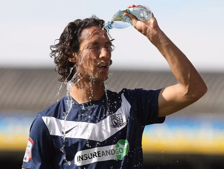 Ngoài ra, quá trình tạo nước đóng chai cũng mất nhiều thời gian và tốn kém. Các công ty Bắc Mỹ sử dụng 1,39 lít nước để tạo ra một lít các thứ đóng chai.