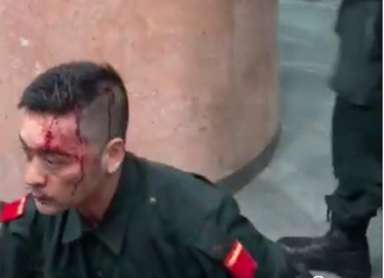 4 bao ve quan bar o dat Cang bi danh sau khi tan lam