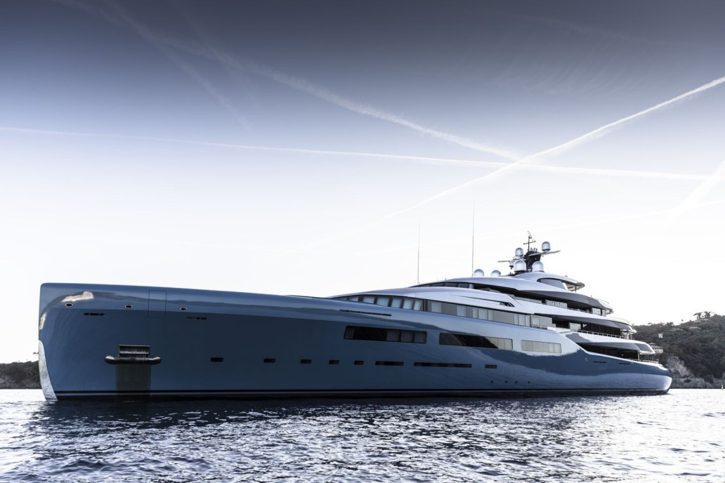 Aviva được ví như một căn nhà nổi của tỷ phú Anh. Tầng trên cùng của du thuyền là không gian thư giãn và tắm nắng. Ảnh: Yachtharbour.