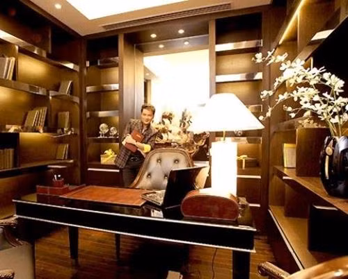Penthouse là căn nhà thứ hai có giá hàng tỷ đồng mà "ông hoàng nhạc Việt" này đang sở hữu. Ảnh: Khám phá.