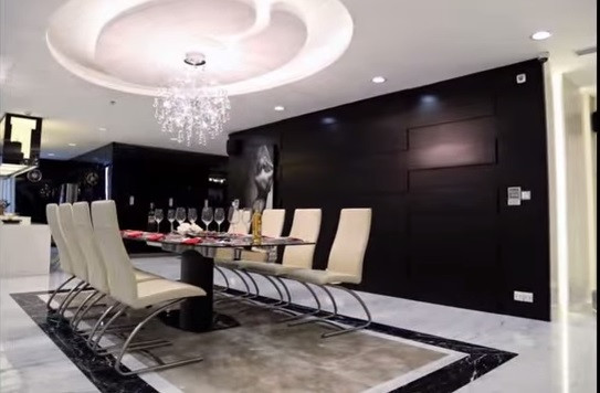 Phòng ăn hiện đại dành cho nhiều người. Ảnh: Khám phá.