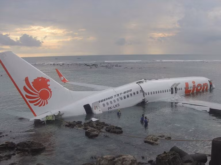 Lion Air được xem là hãng hàng không có độ an toàn tệ nhất trong danh sách với 8 sự cố nghiêm trọng và nhiều trường hợp tử vong khác nhau trong thập kỷ qua.