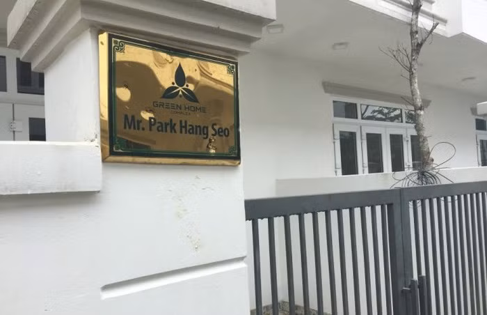Đầu tháng 05/2018, thầy Park cũng được Công ty Phúc Hoàng Ngọc (trụ sở đóng tại quận Hải Châu, TP. Đà Nẵng) tặng một căn nhà có giá trị hơn 2 tỷ đồng. Ảnh: Nhadautu.