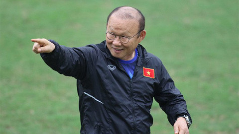 Theo thông tin của Oxii, trước khi dẫn dắt tuyển Việt Nam vô địch AFF Cup 2018, và lọt đến tứ kết Asian Cup 2019, HLV Park Hang-seo đã nhận mức giá 300 triệu won (khoảng hơn 6 tỷ đồng) cho một bản hợp đồng quảng cáo kéo dài trong 6 tháng. Ảnh: Bongdaplus.
