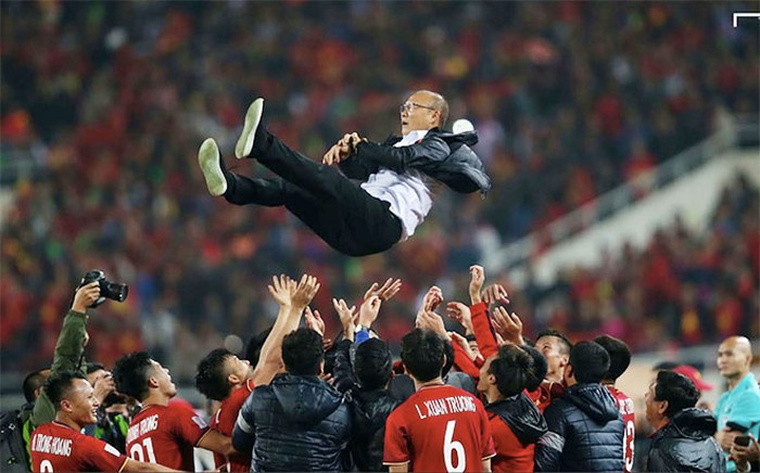 Mang sức hút cực lớn sau những thành tích lịch sử cùng đội tuyển Việt Nam, HLV Park Hang-seo nhận được mức đãi ngộ "khủng" tại Việt Nam. Ảnh: Cand.