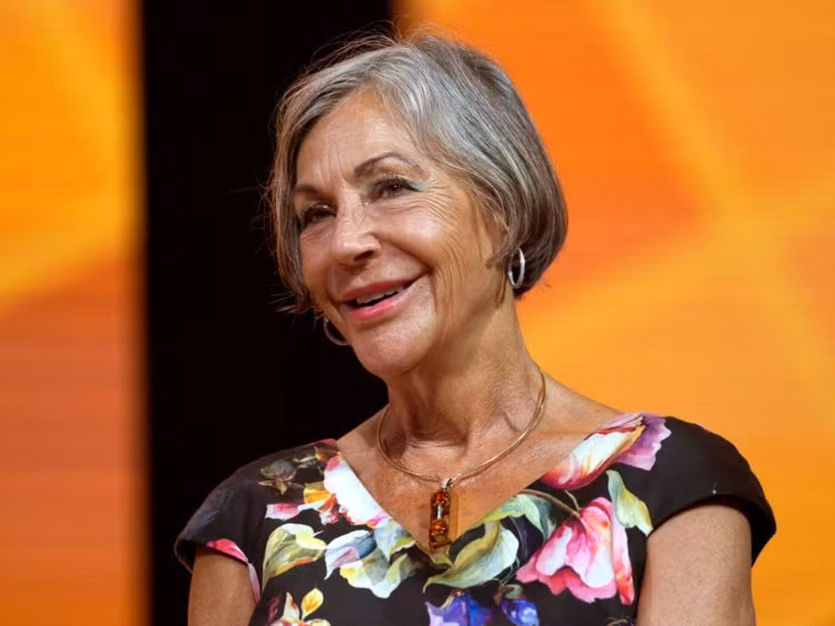  Alice Walton là con gái duy nhất của người sáng lập Walmart, Sam Walton. Bà hiện sở hữu khoảng 44,4 tỷ USD.