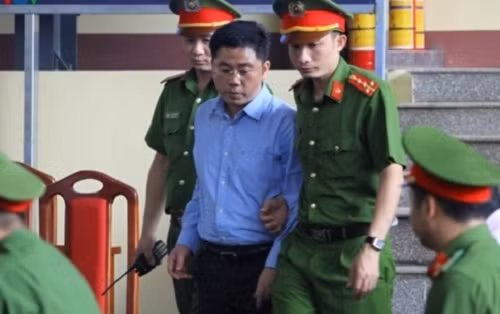 Deo Ca nop gan 60 ti mua co phan cua trum co bac Nguyen Van Duong