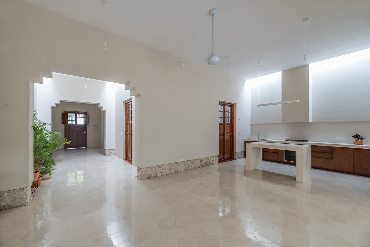 Không gian thoáng rộng khi không bài trí đồ đạc.