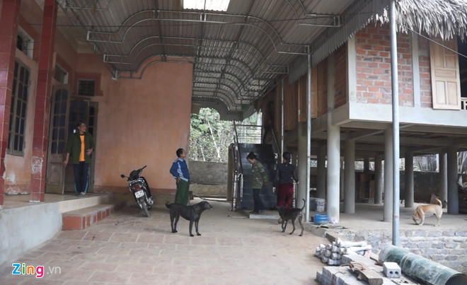 Còn đây là hình ảnh ngôi nhà đơn sơ của thủ môn Bùi Tiến Dũng ở làng Bào, xã Phúc Thịnh (huyện Ngọc Lặc, cách trung tâm thành phố Thanh Hóa hơn 60 km). Ảnh: Zing.