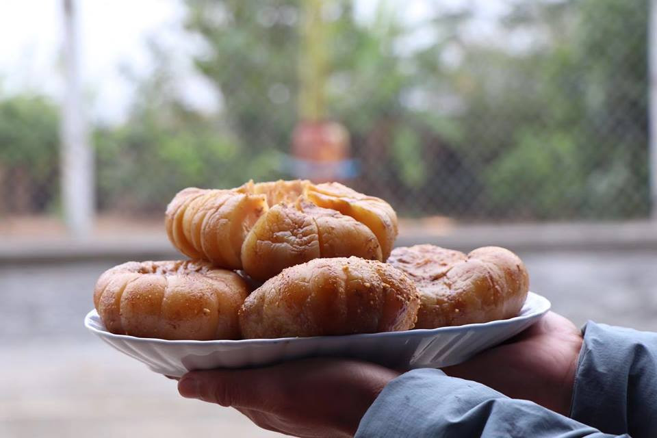 Thời gian cà ngâm trong tương tối thối thiểu khoảng 6 tháng mới có thể dùng được. Ảnh: FB Cà Dầm Tương.