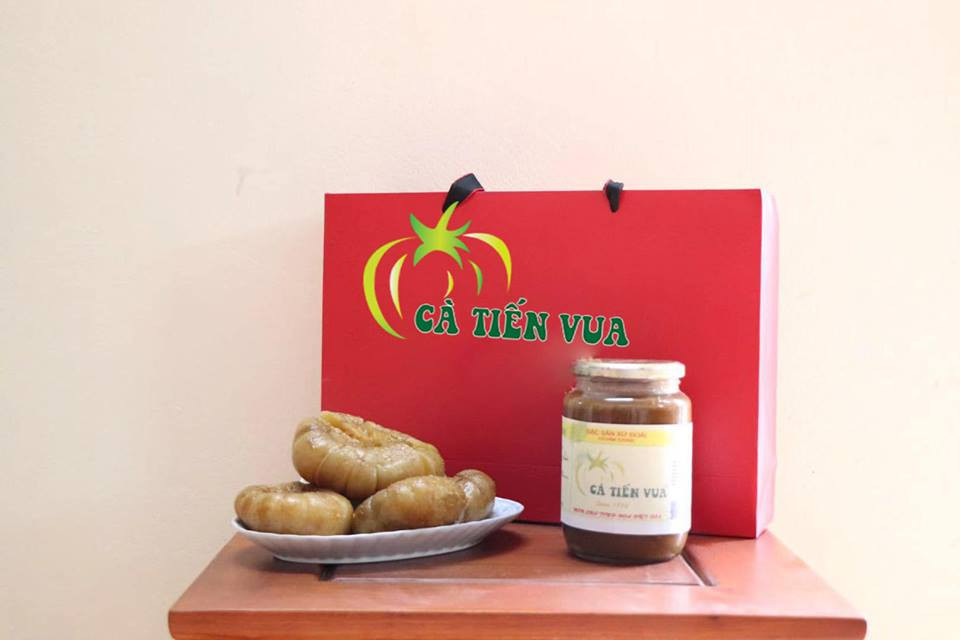 Với nghề làm cà dầm tương, trung bình mỗi năm gia đình ông Nguyễn Tiến Tiệp (cụm 5, Hòa Thôn, xã Tam Hiệp) thu về trên 100 triệu đồng. Ảnh: FB Cà Dầm Tương.