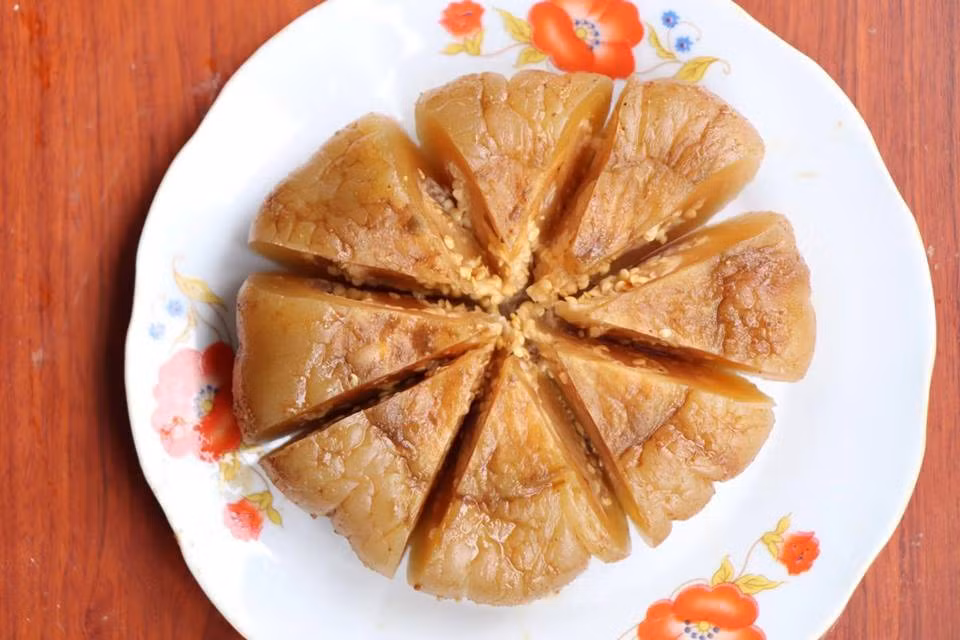 Cà dầm tương dai giòn nhẹ, khi ăn ban đầu có vị mặn đậm, nhưng nuốt vào không thấy gắt mà có vị ngọt. Ảnh: FB Cà Dầm Tương.