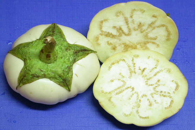 Cà để dầm tương phải là cà bát trắng, quả to, tròn đều và hái trong những ngày nắng đẹp. Nếu hái khi trời mưa cà sẽ không ngon. Ảnh: Webnauan.