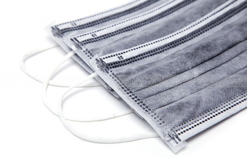 Trên chợ mạng và các cửa hàng, các loại khẩu trang được bán rất nhiều với chủng loại và mức giá khác nhau. Ảnh: Internet.